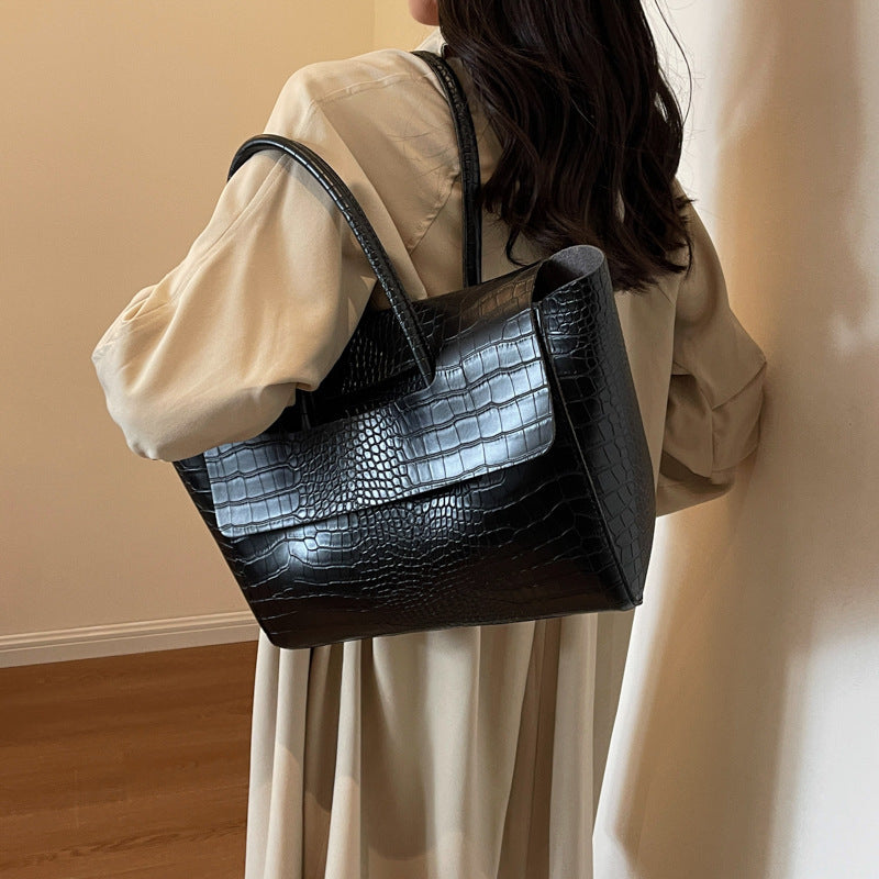 NGTG EVERYDAY Large Capacity Faux Leather Trapeze Bag