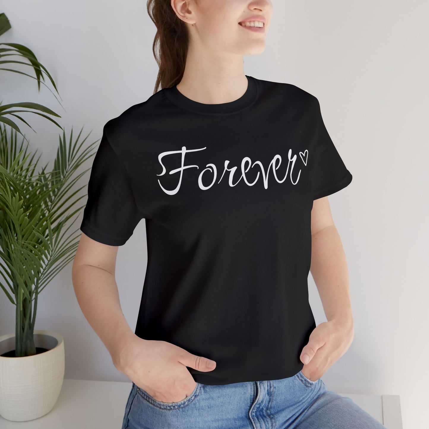 Basic-T-Shirt für Paare zum Valentinstag mit GROSSEM Text „FOREVER“