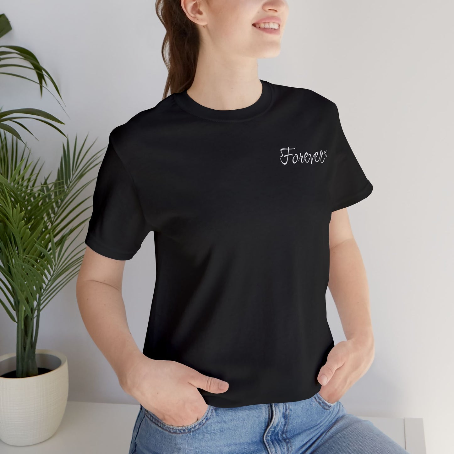 Basic Valentinstag T-Shirt für Paare mit KLEINEN Text „FOREVER“